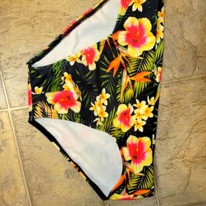 Medium floral swim briefs